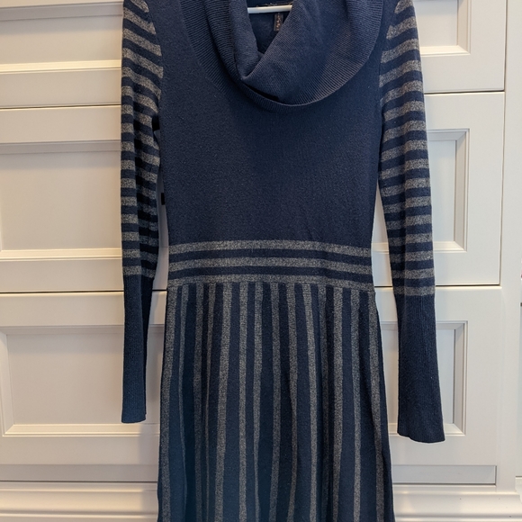BCBG wool dress size XS - Picture 2 of 6